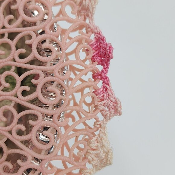 Handmade Kitschy Wall Hanging Crochet Flower Aluminum Bowl Pink Plastic Doily VT - Picture 8 of 8